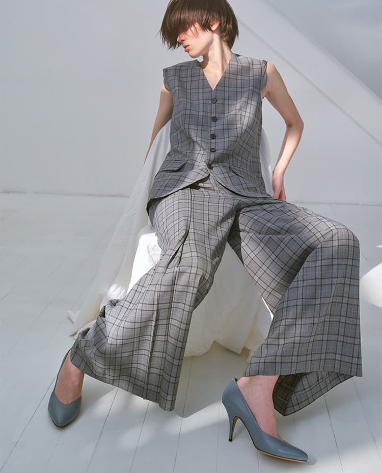 mila schön by chika kisada